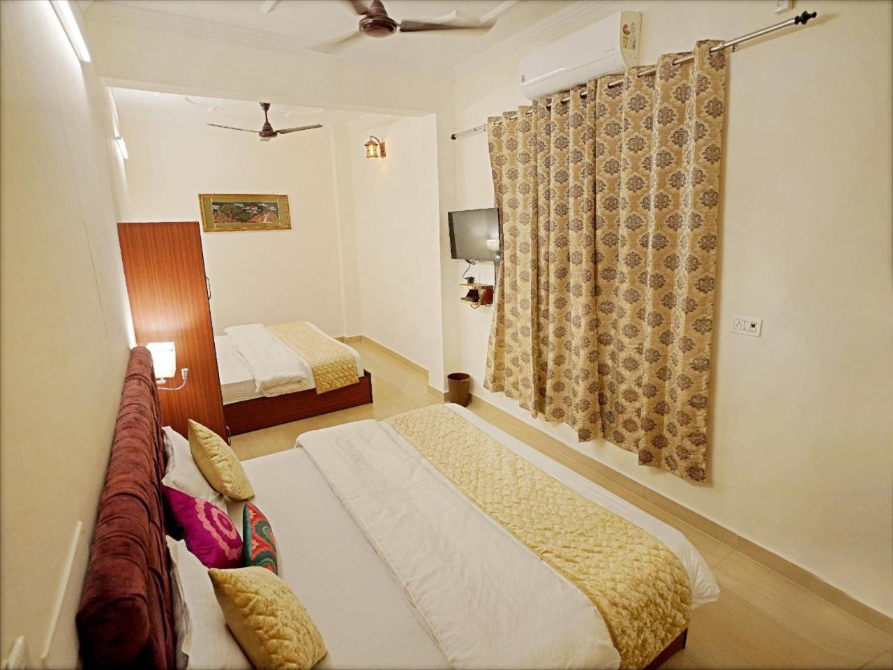The Neeraj Palace Rishikesh Phòng bức ảnh